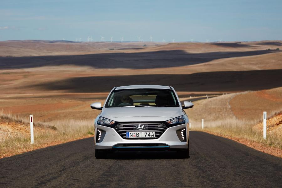  Hyundai IONIQ plug-in (AE) 2018 года  (AU) (фото 35 из 40)